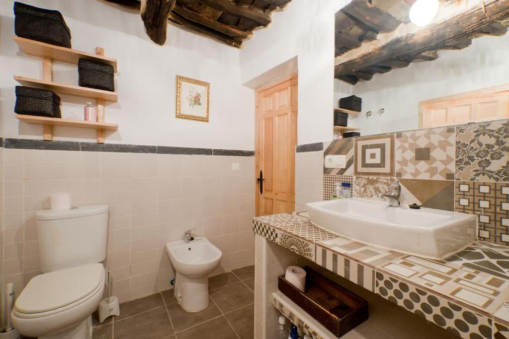 La Casa Rural De Paco Y Ana Pitres Exterior photo
